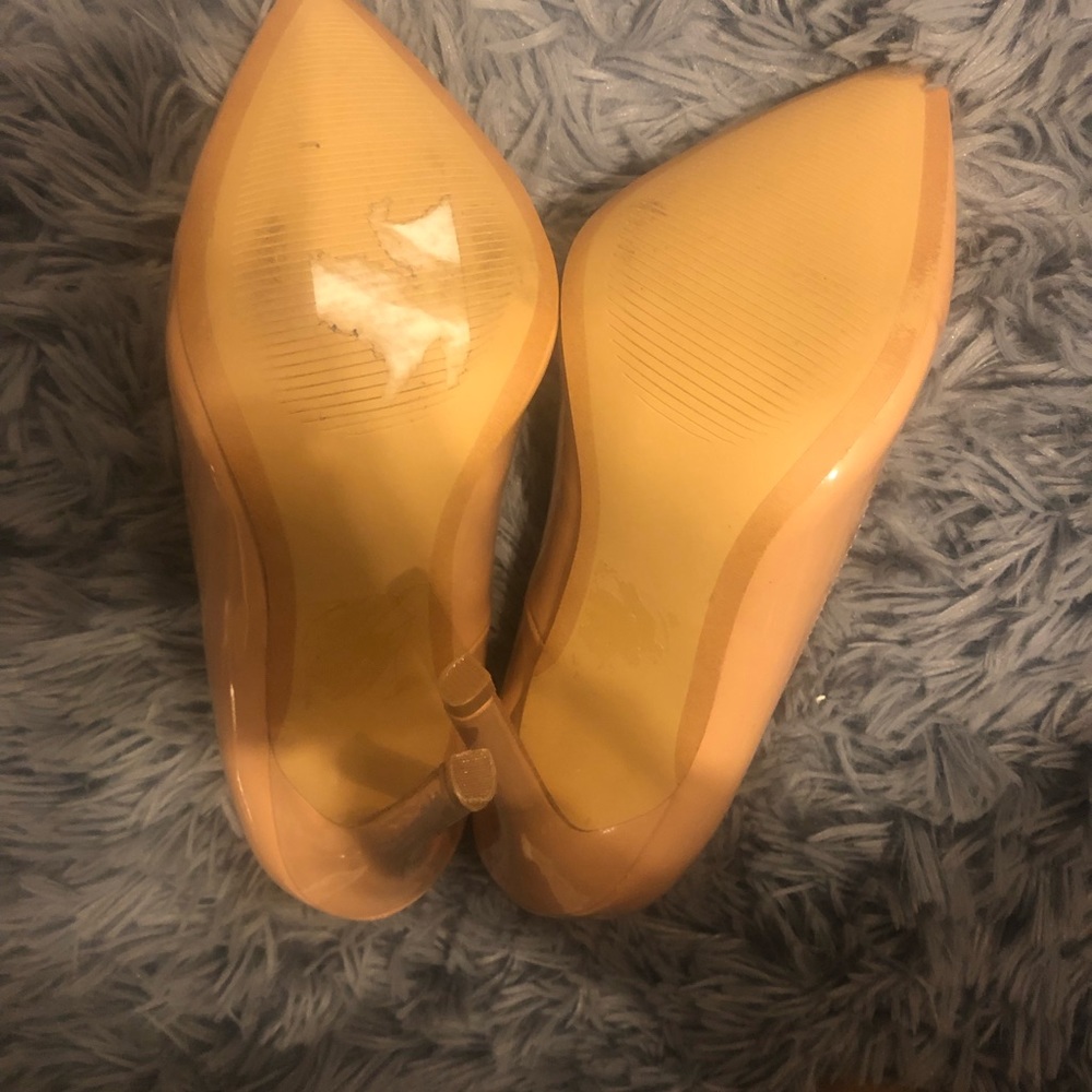 Pumps - Picture 2 of 6